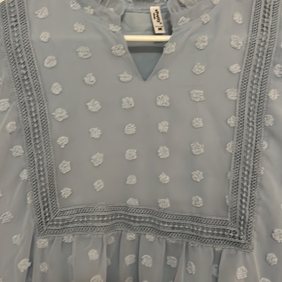 Pretty top - Picture 2 of 5